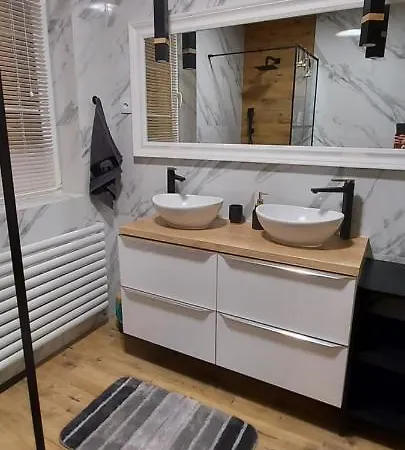 Piastowska Apartment *