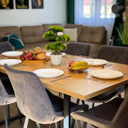 Piastowska Apartment *